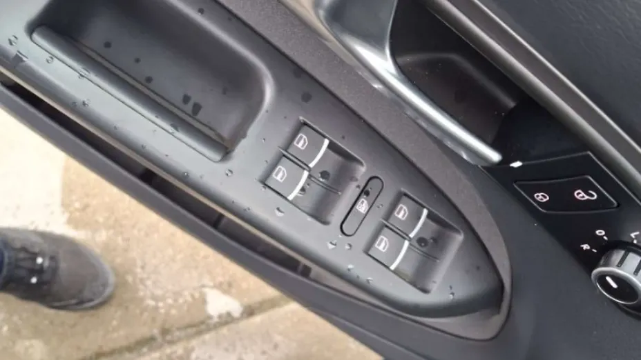 VOLKSWAGEN Touran -