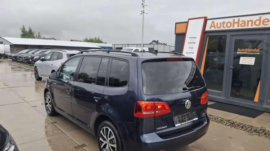 VOLKSWAGEN Touran -