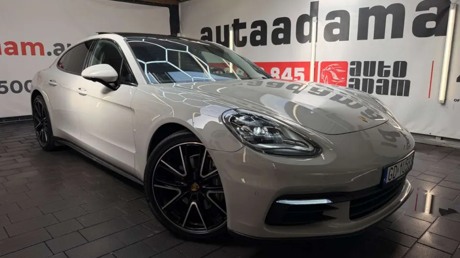 PORSCHE Panamera -