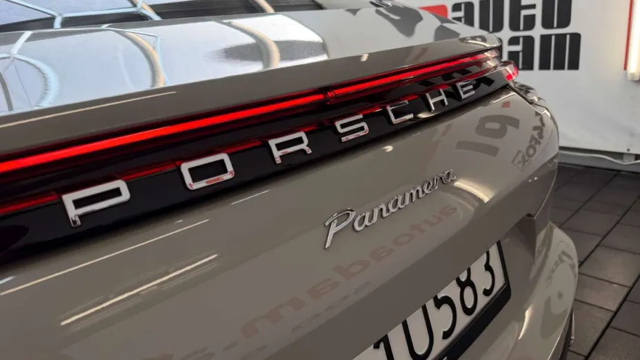PORSCHE Panamera -