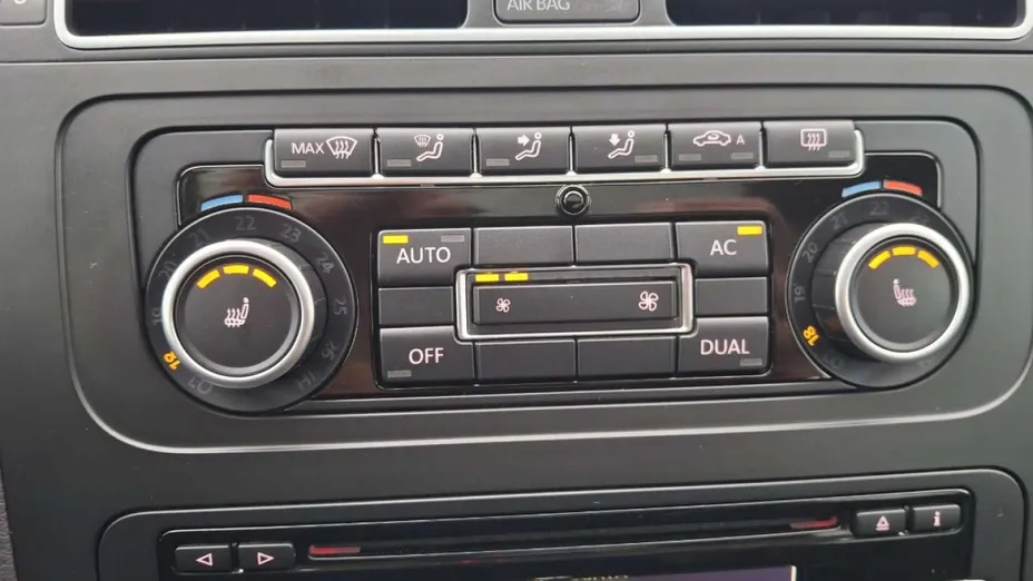VOLKSWAGEN Touran -