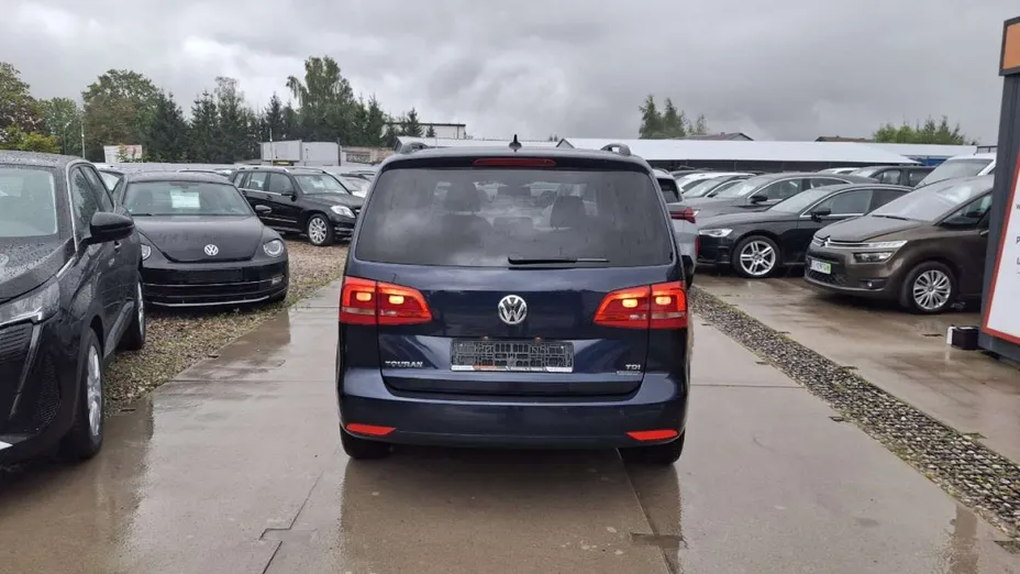 VOLKSWAGEN Touran -