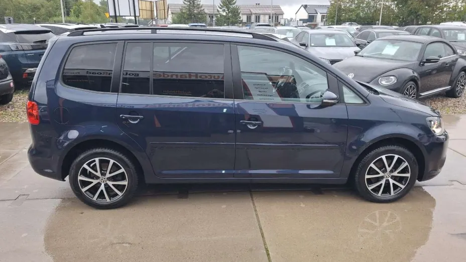 VOLKSWAGEN Touran -