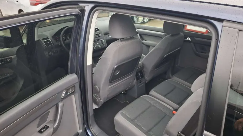 VOLKSWAGEN Touran -