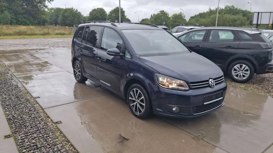 VOLKSWAGEN Touran -