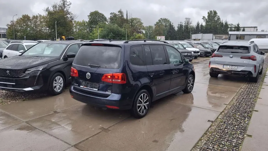 VOLKSWAGEN Touran -