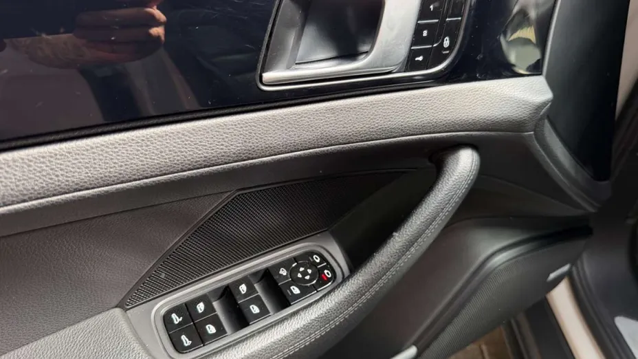 PORSCHE Panamera -