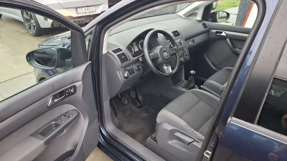 VOLKSWAGEN Touran -