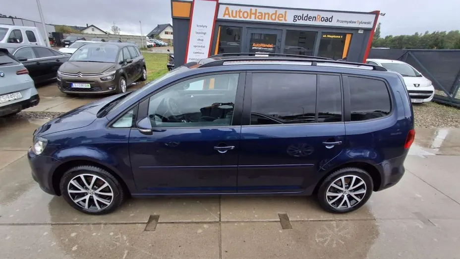 VOLKSWAGEN Touran -