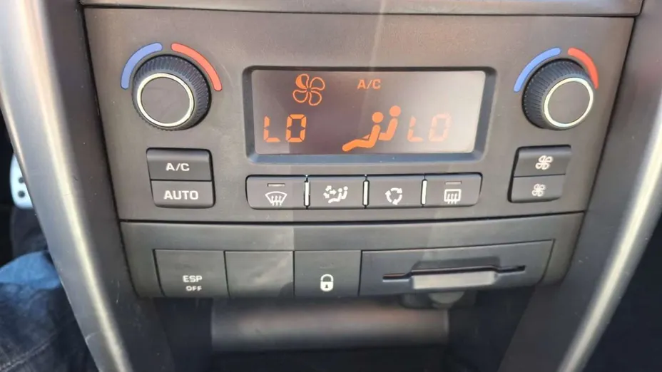 PEUGEOT 207 -