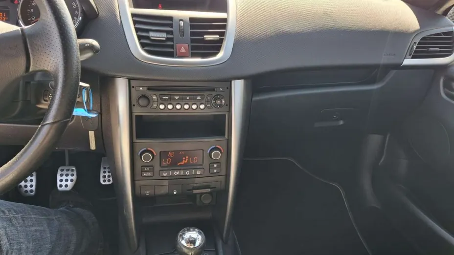 PEUGEOT 207 -