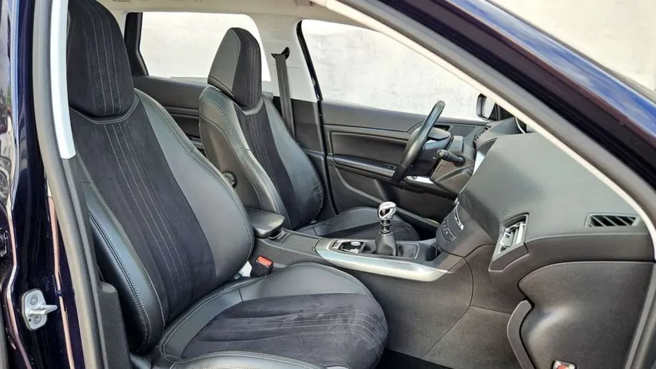PEUGEOT 308 -