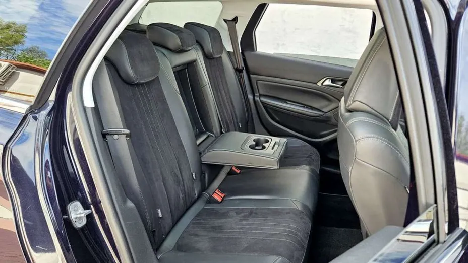 PEUGEOT 308 -