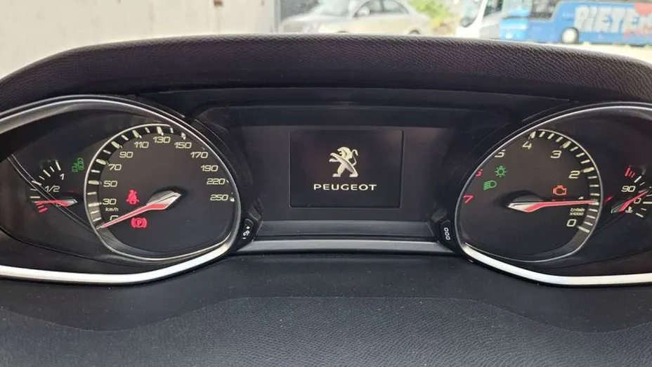 PEUGEOT 308 -