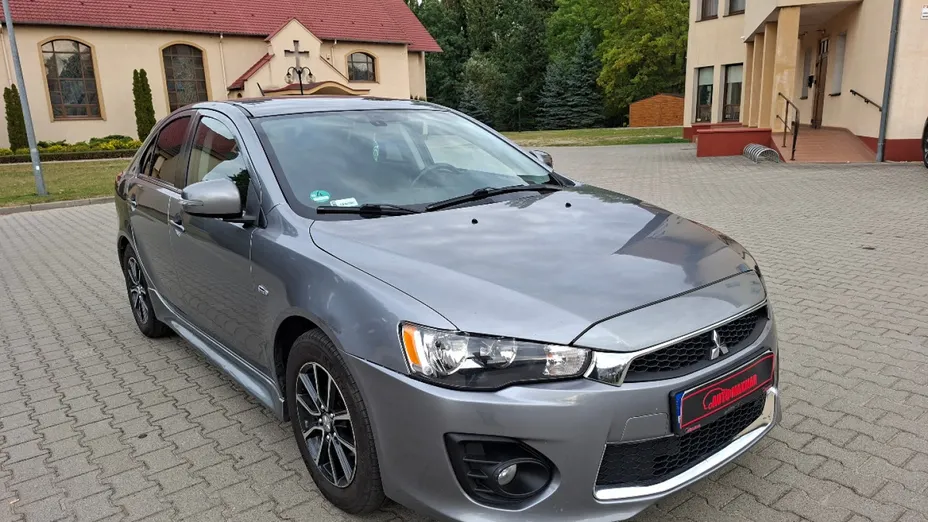 MITSUBISHI Lancer -