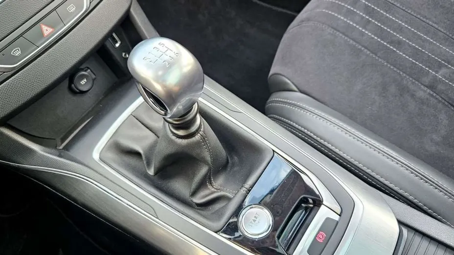 PEUGEOT 308 -