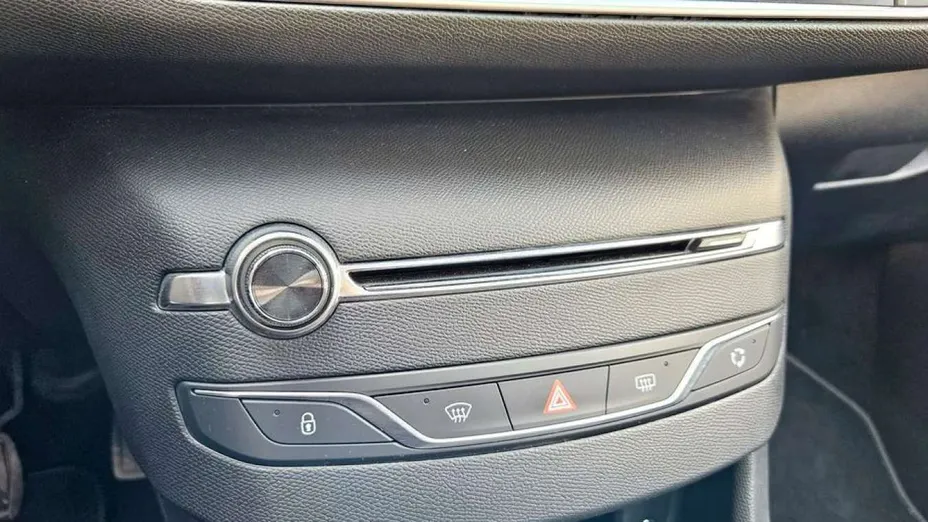PEUGEOT 308 -
