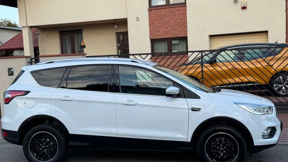 FORD Kuga -