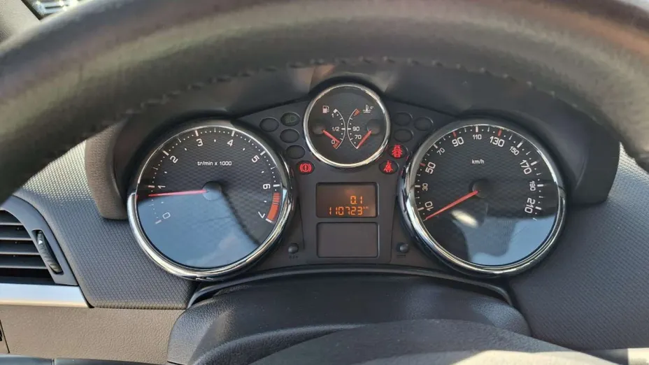 PEUGEOT 207 -