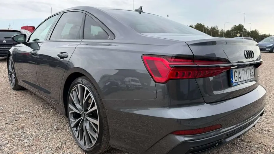 AUDI A6 -