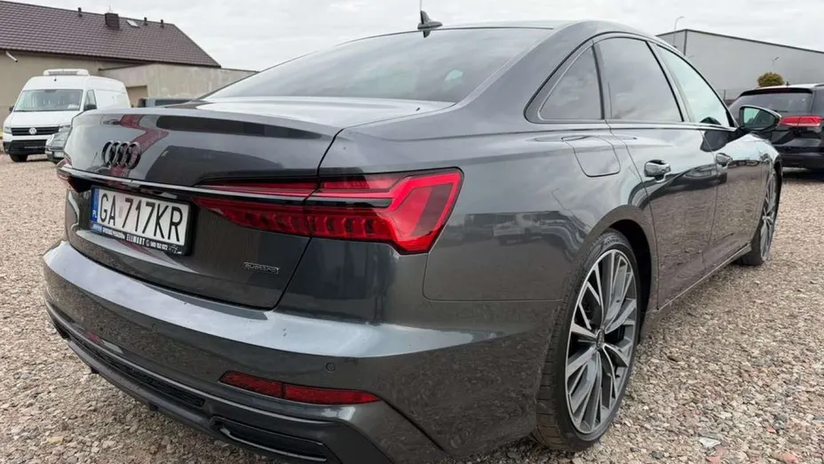 AUDI A6 -