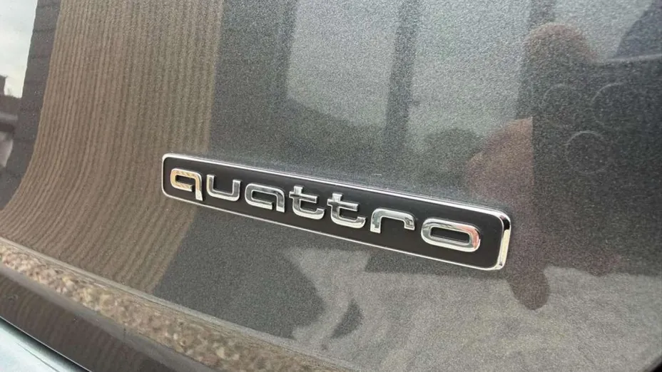 AUDI A6 -