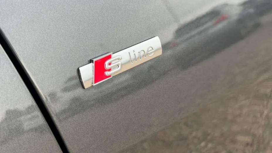 AUDI A6 -