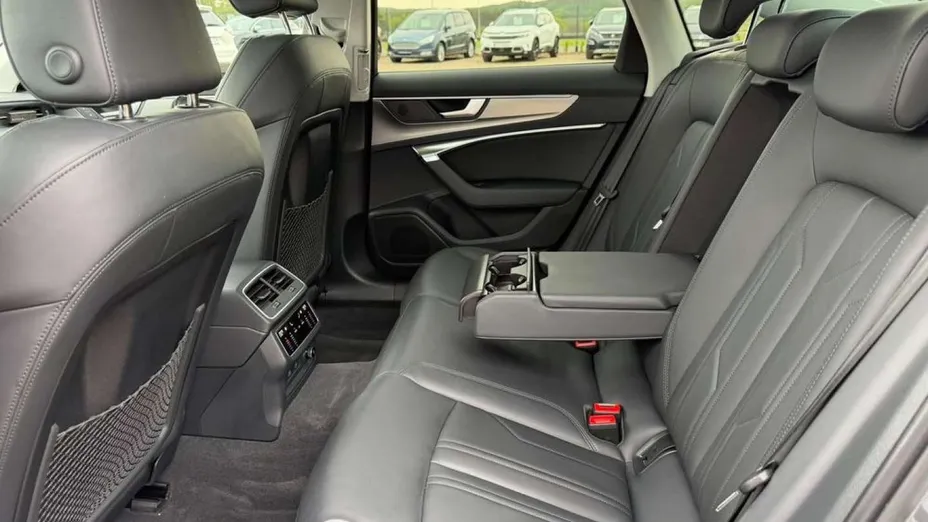 AUDI A6 -