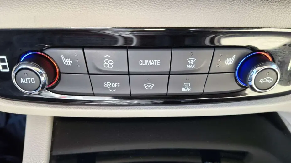 OPEL Insignia -