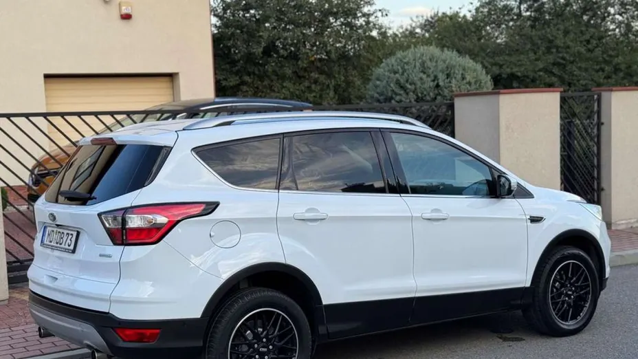 FORD Kuga -