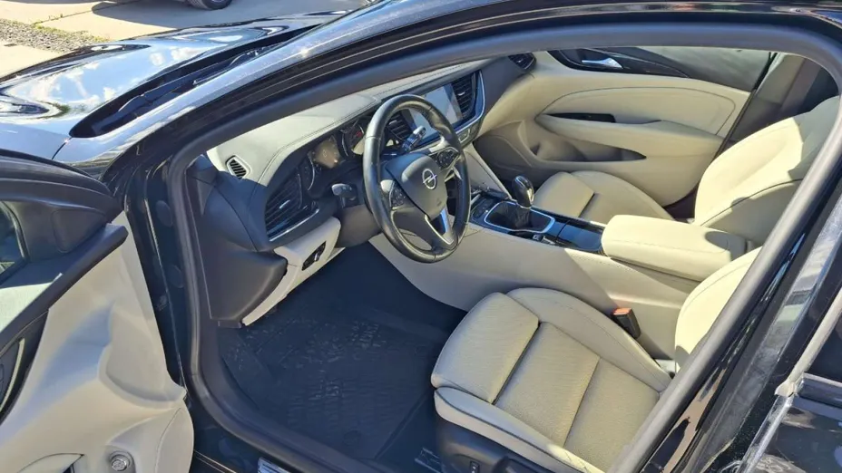 OPEL Insignia -
