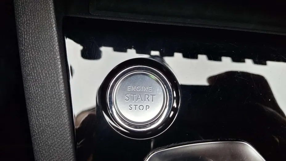 PEUGEOT 5008 -