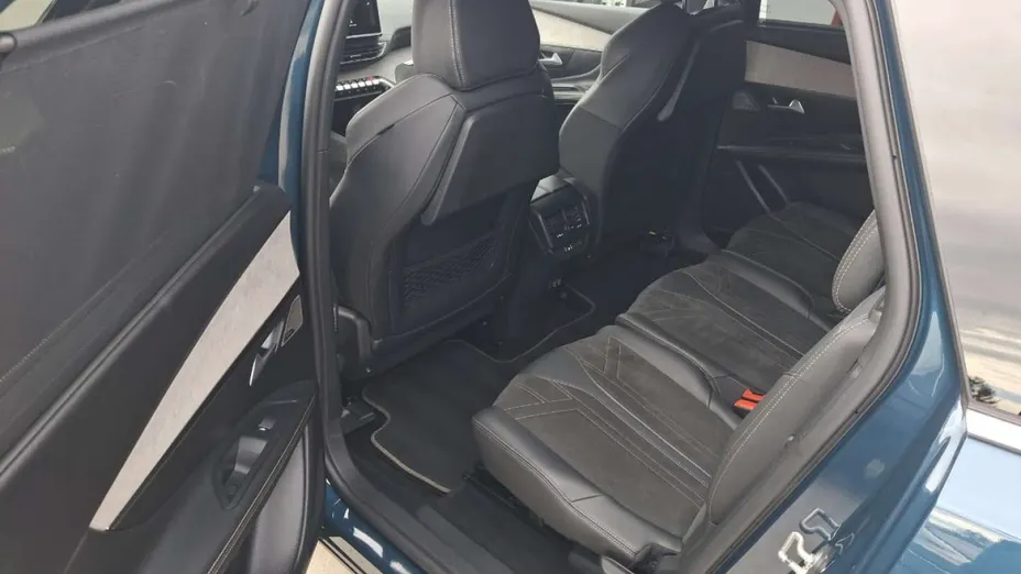 PEUGEOT 5008 -