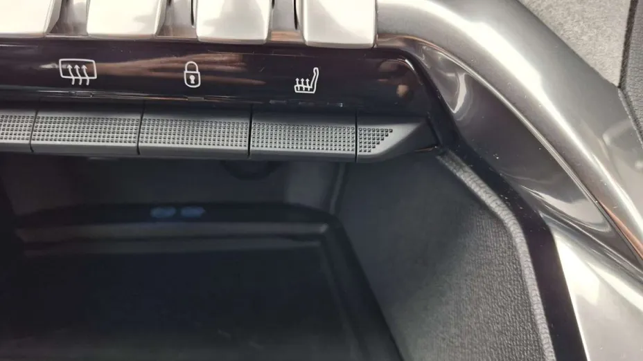PEUGEOT 5008 -
