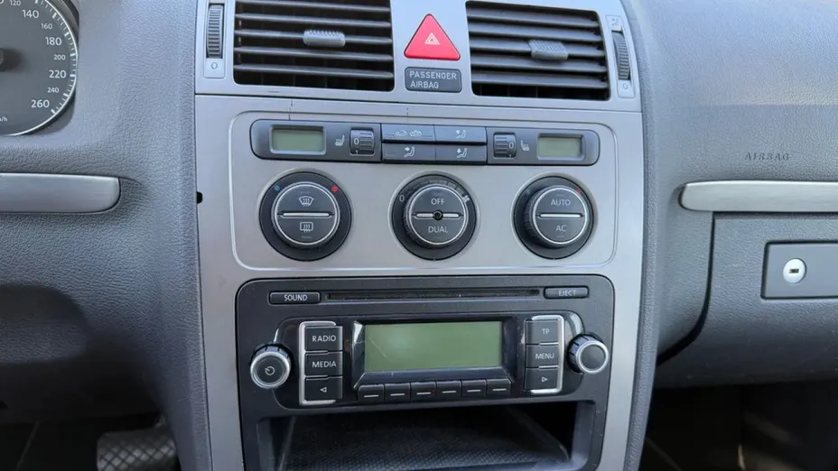 VOLKSWAGEN Touran -