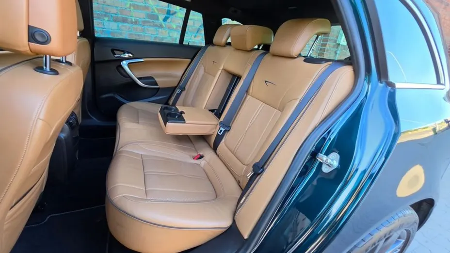 OPEL Insignia -