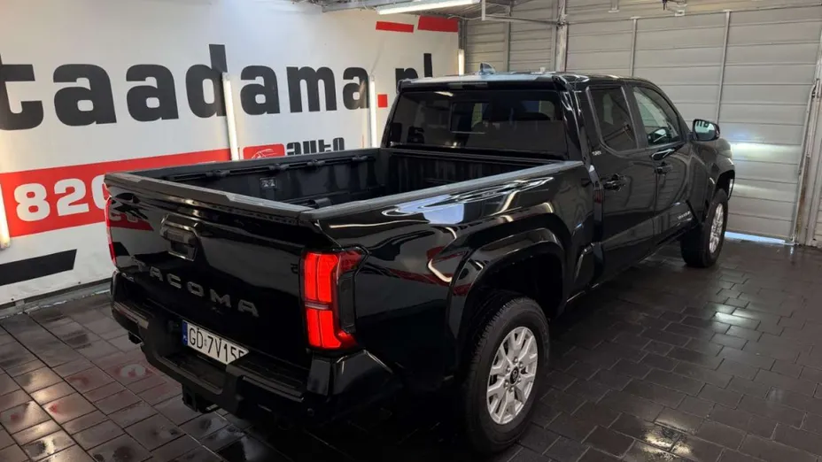 TOYOTA Tacoma -