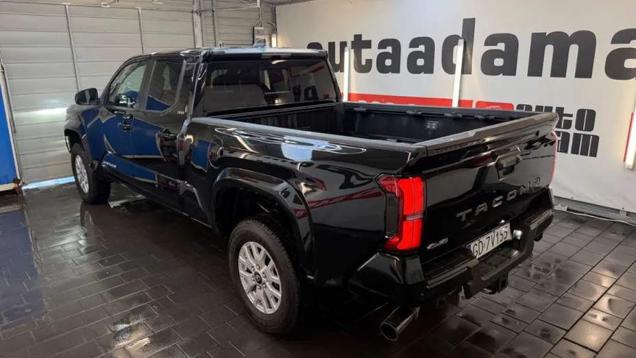 TOYOTA Tacoma -