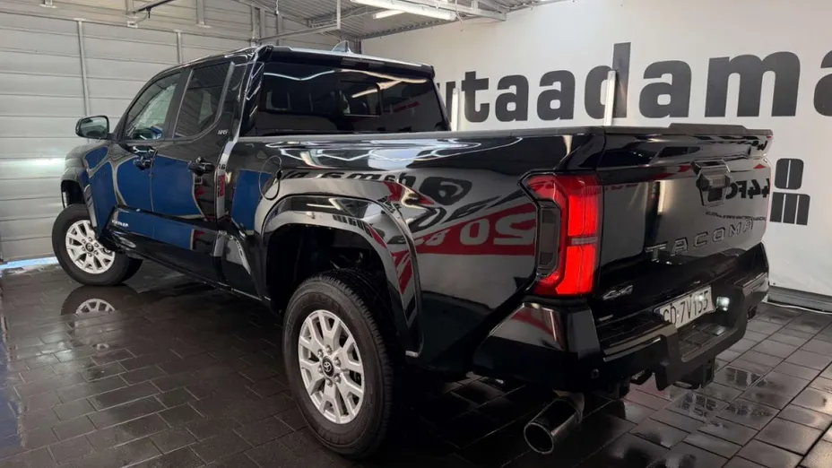 TOYOTA Tacoma -