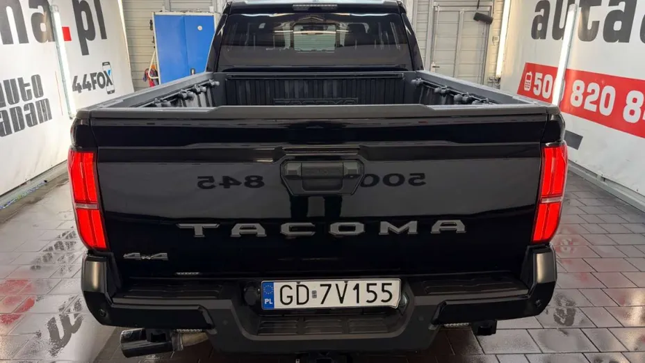 TOYOTA Tacoma -