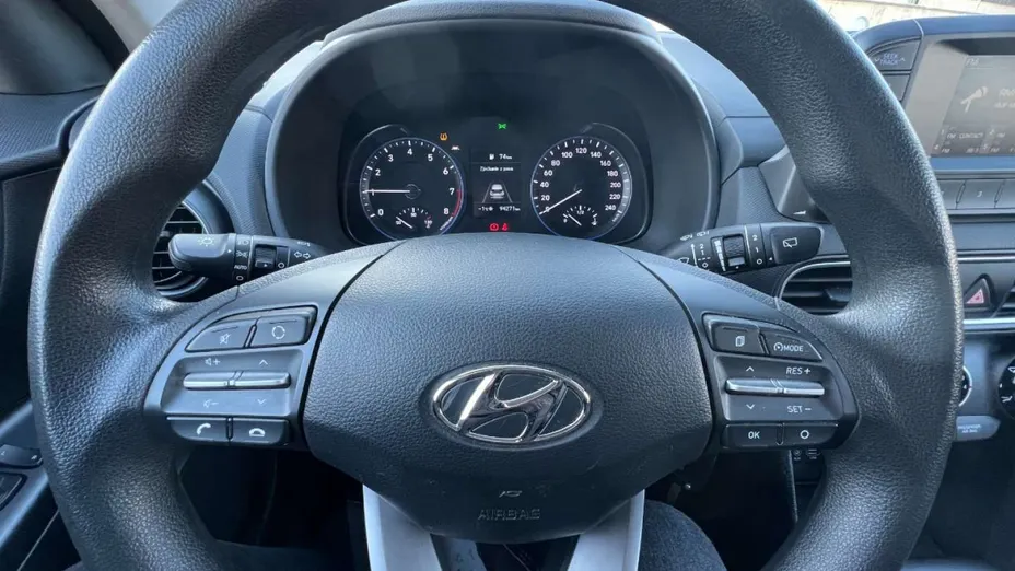 HYUNDAI Kona -