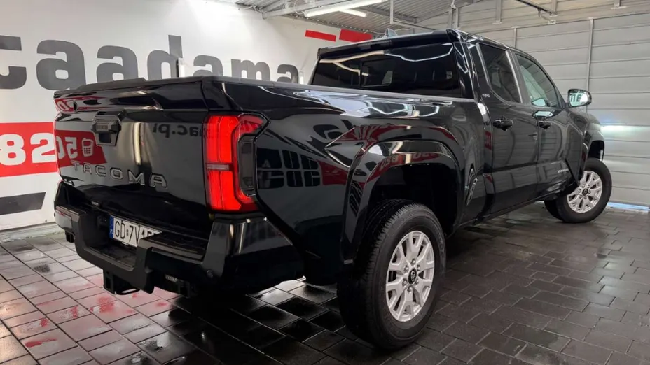 TOYOTA Tacoma -