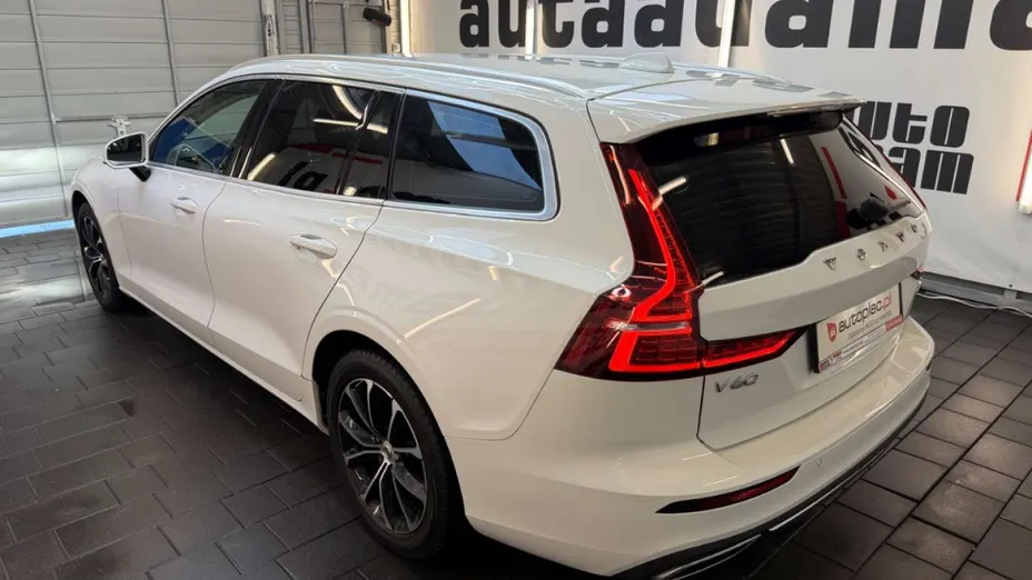 VOLVO V60 -