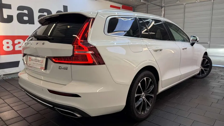 VOLVO V60 -