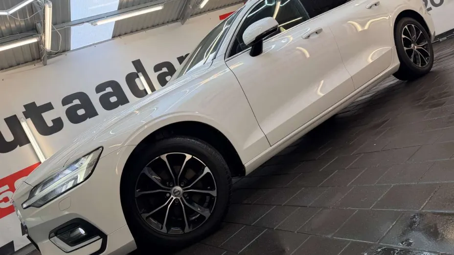 VOLVO V60 -
