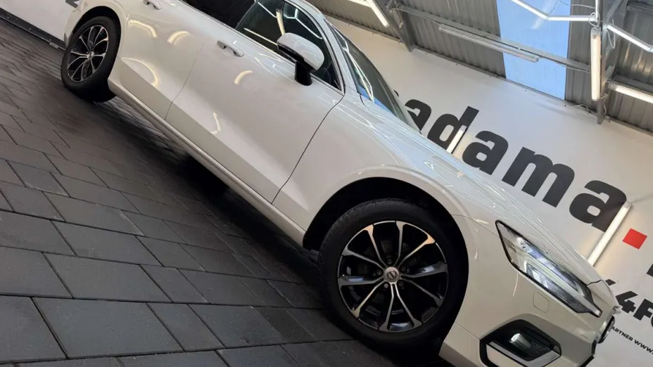 VOLVO V60 -