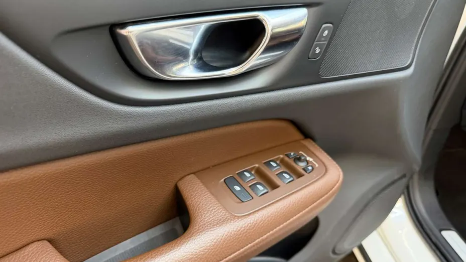 VOLVO V60 -