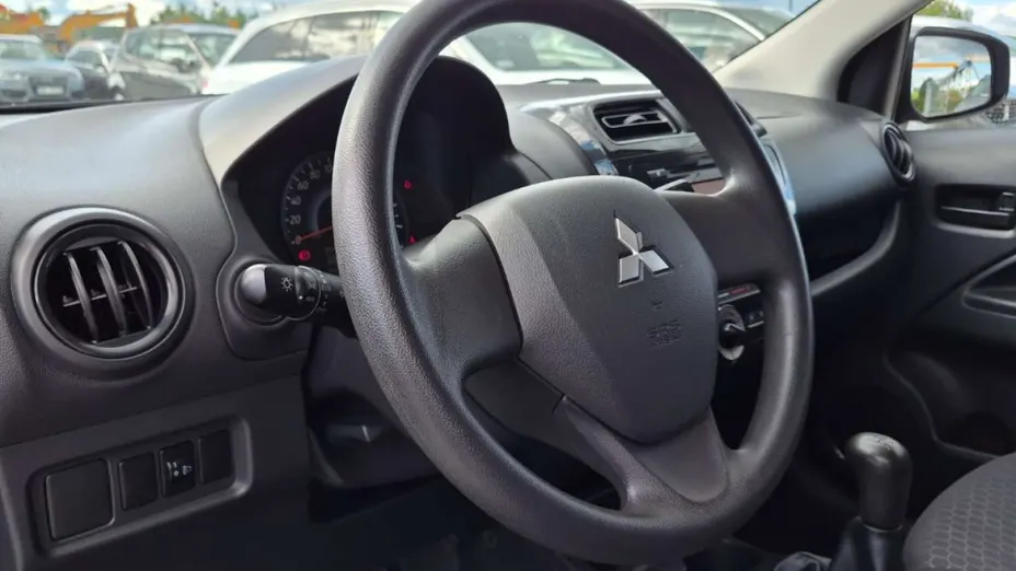 MITSUBISHI Space Star -