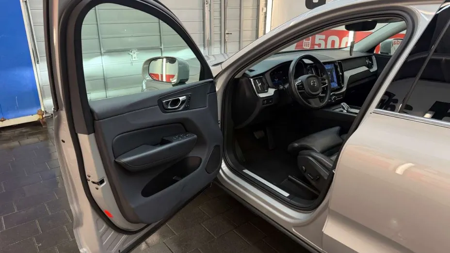 VOLVO XC60 -