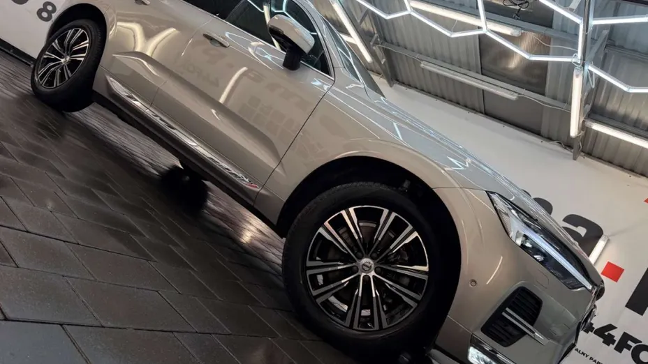 VOLVO XC60 -